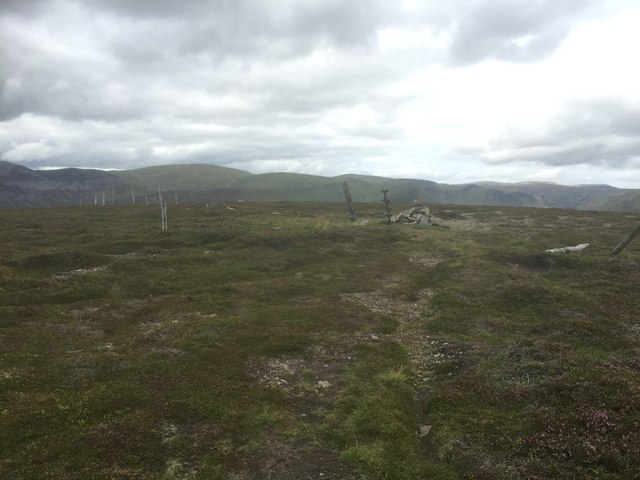 Monamenach: Summit, Monamenach