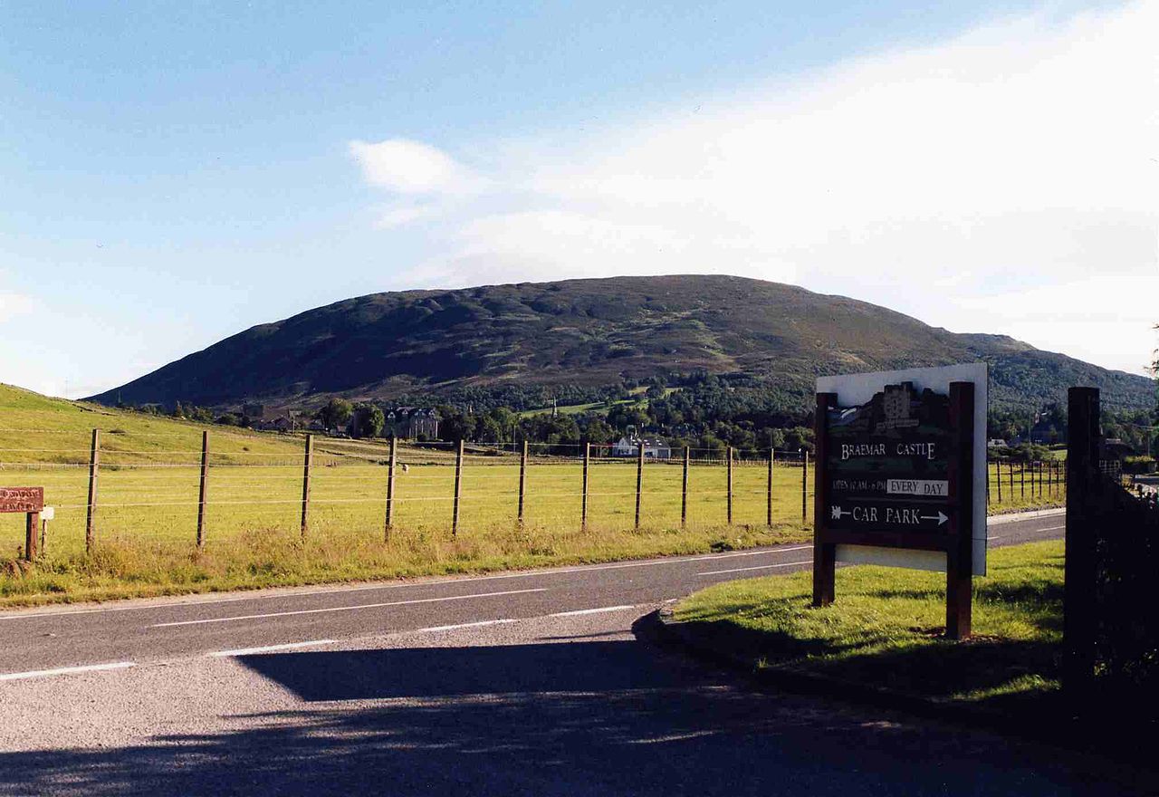 Morrone: Morrone from Braemar Castle